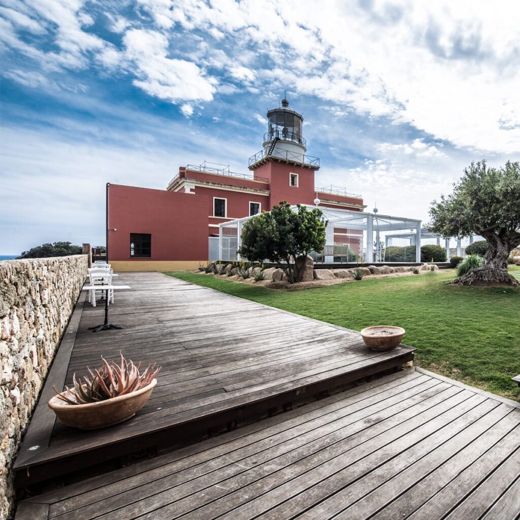 New Fari - Faro Capo-Spartivento vista del giardino